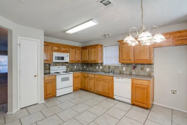 $1,850 | 10708 Braemoor Drive, Fort Worth, TX 76052
