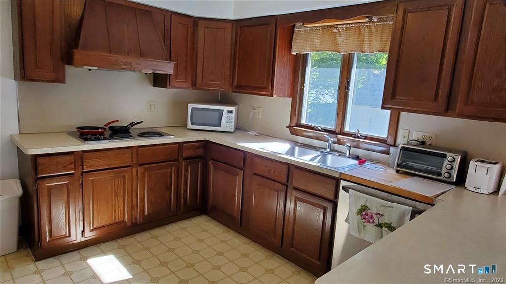 32 Fernridge Road West Hartford, CT 06107 - Photo 8 of 22 Gallery Image 8