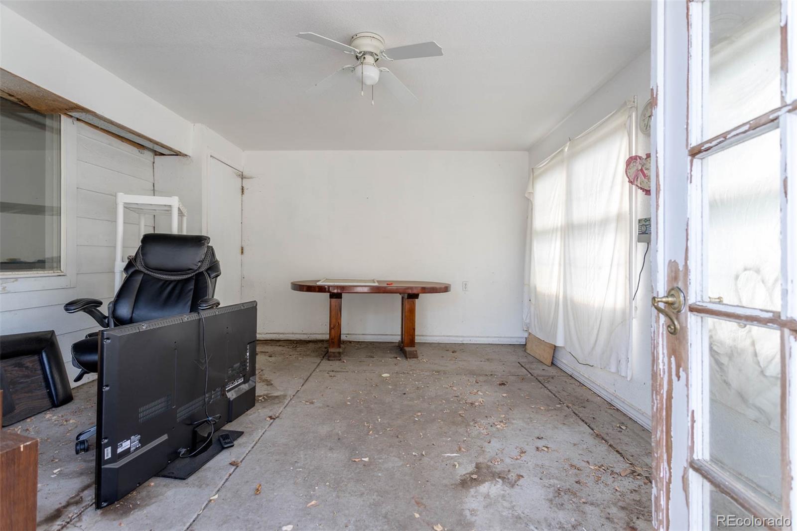 3075 South Emerson Way Englewood, CO 80113 - Photo 20 of 28 a living room with furniture and a window