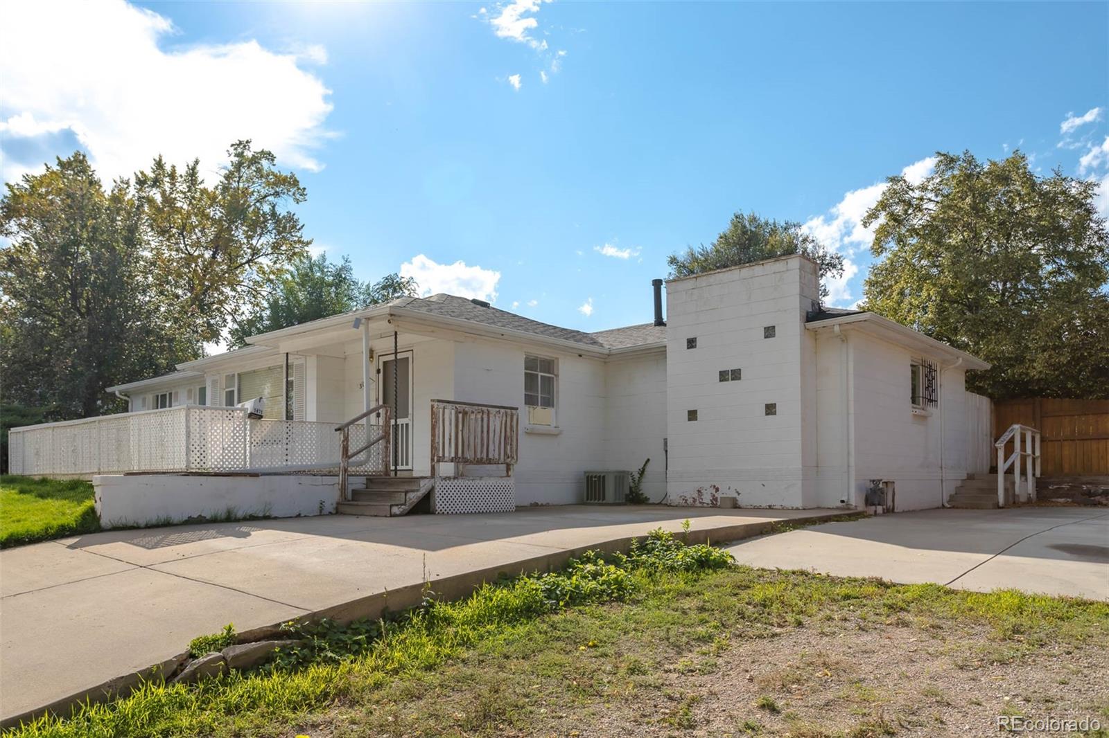 3075 South Emerson Way Englewood, CO 80113 - Photo 2 of 28 a front view of a house with a yard