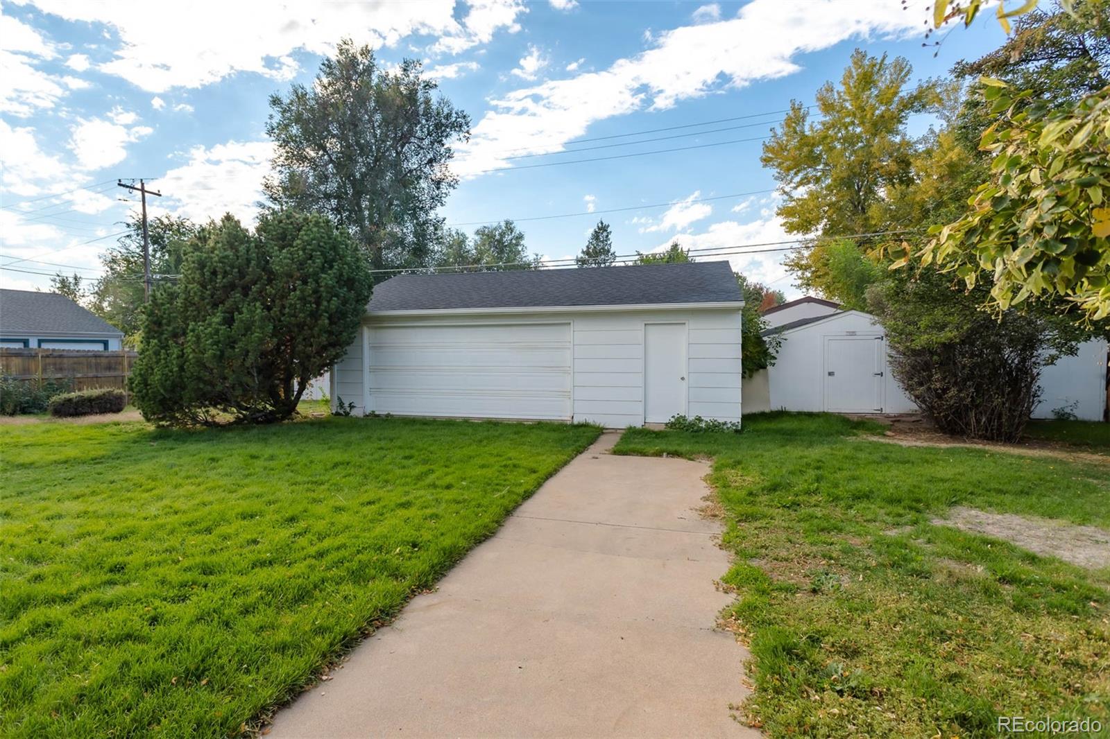 3075 South Emerson Way Englewood, CO 80113 - Photo 22 of 28 a front view of house with garden