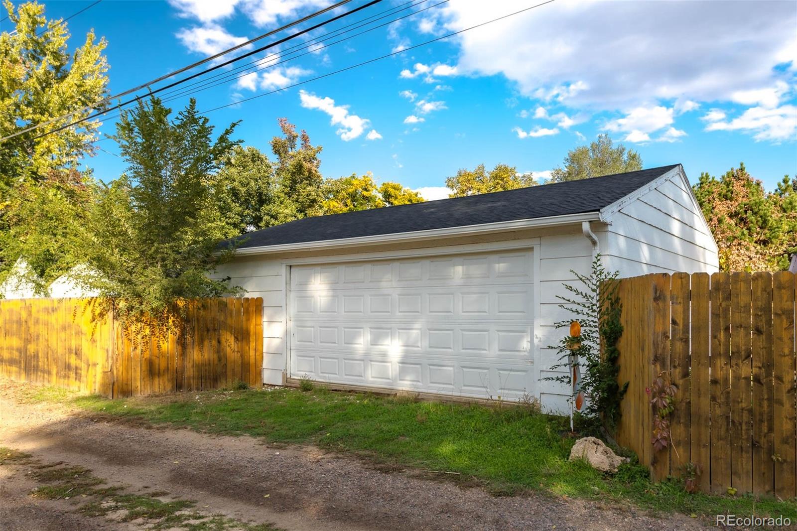 3075 South Emerson Way Englewood, CO 80113 - Photo 24 of 28 a view of a back yard of the house