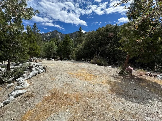 a view of a snow with a yard