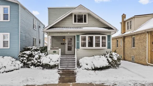 $485,000 | 5724 West Leland Avenue, Chicago, IL 60630