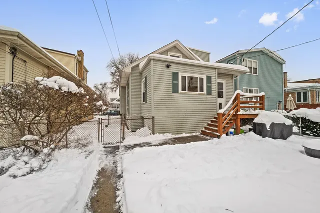 $485,000 | 5724 West Leland Avenue, Chicago, IL 60630