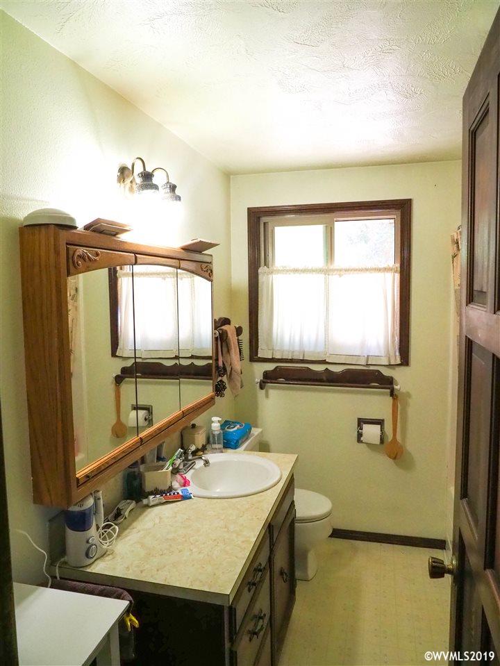 3525 Limestone Road Dallas, OR 97338 - Photo 13 of 38