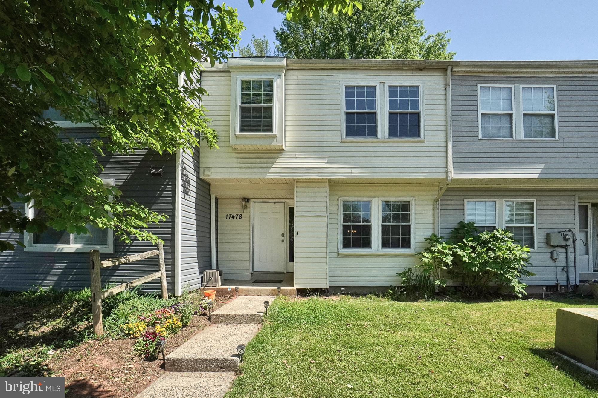 17478 Hoskinson Road Poolesville, MD 20837 - Photo 2 of 51 Level front yard.