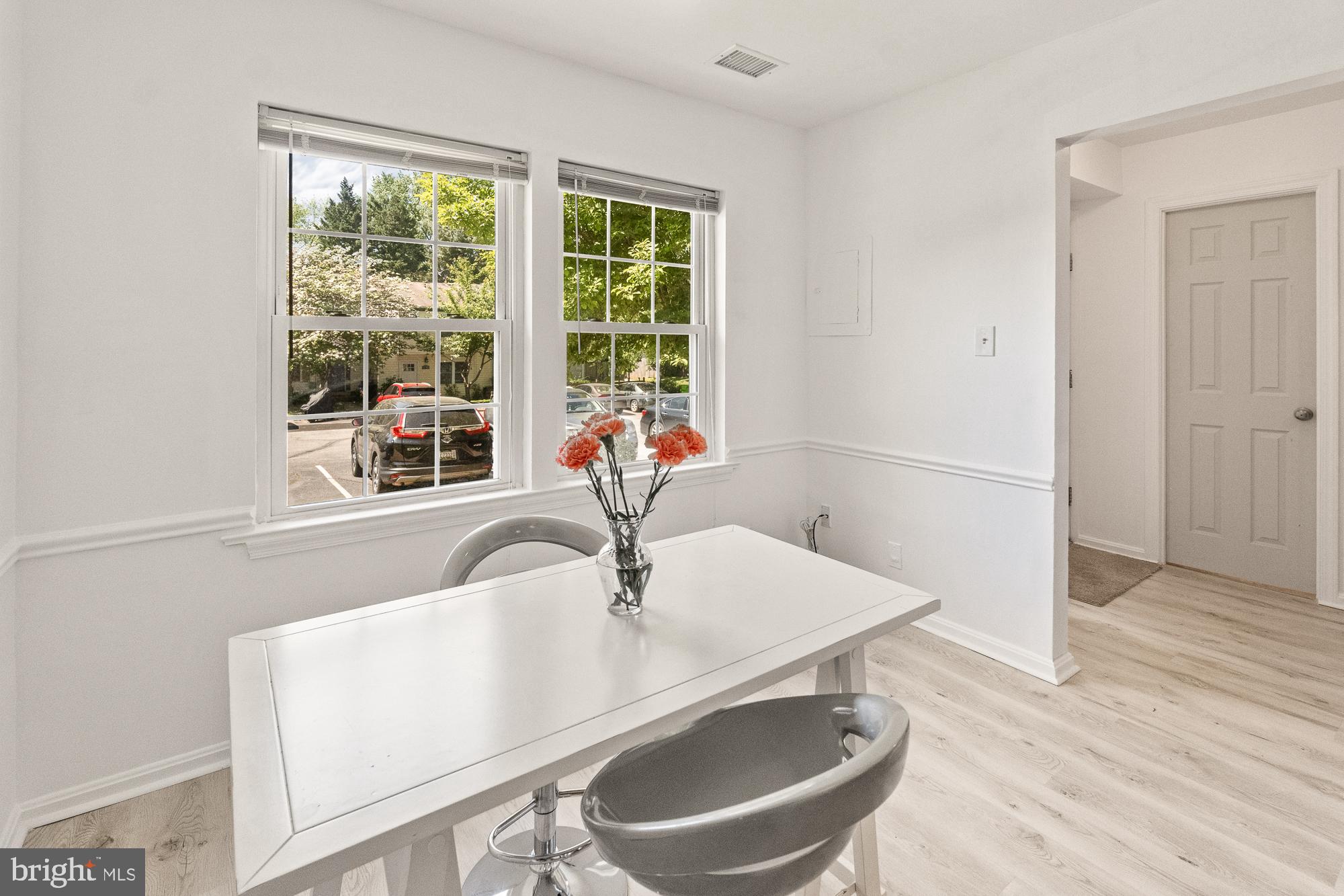 17478 Hoskinson Road Poolesville, MD 20837 - Photo 14 of 51 Large kitchen table space
