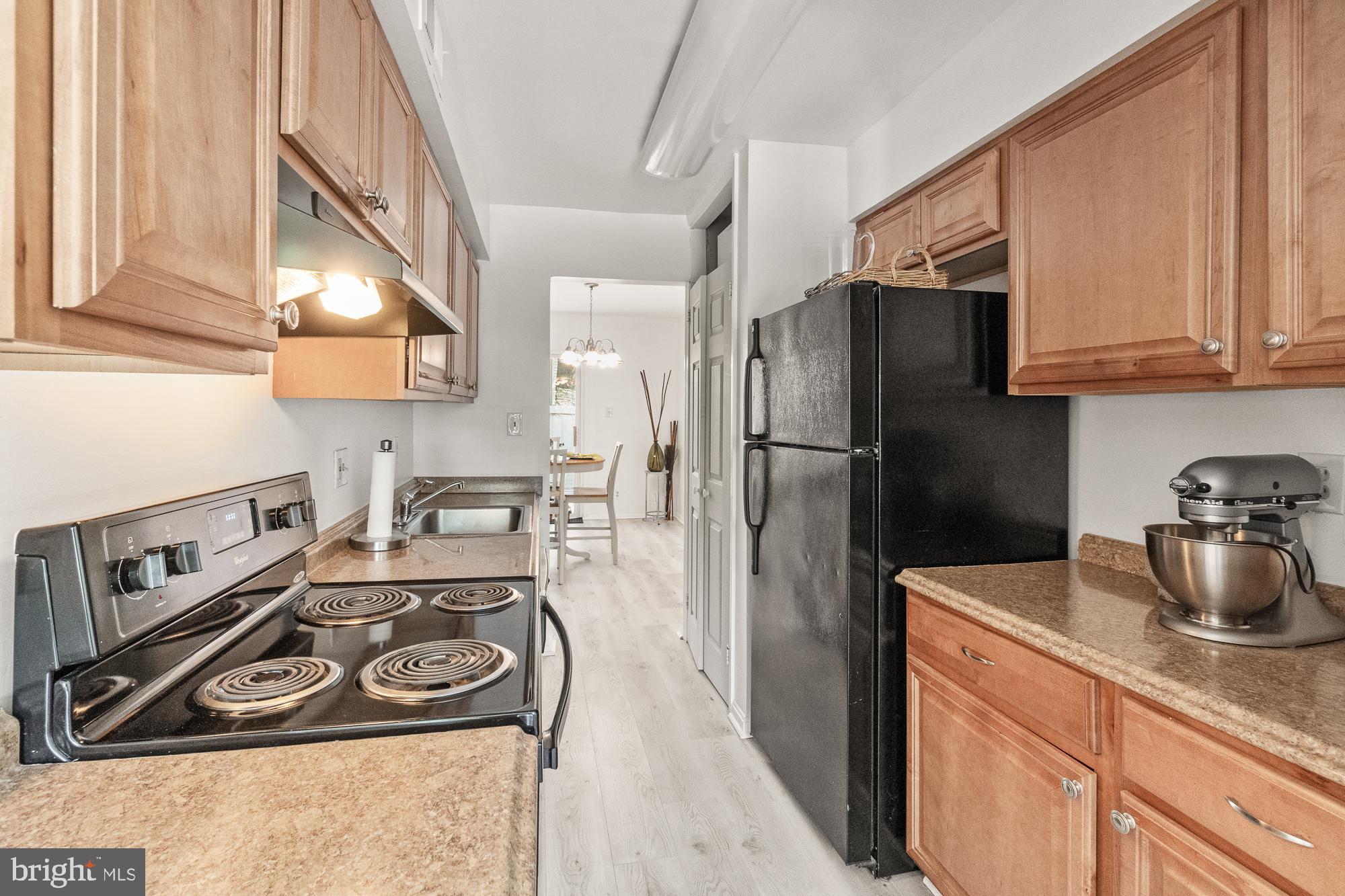 17478 Hoskinson Road Poolesville, MD 20837 - Photo 16 of 51 Fully modern kitchen