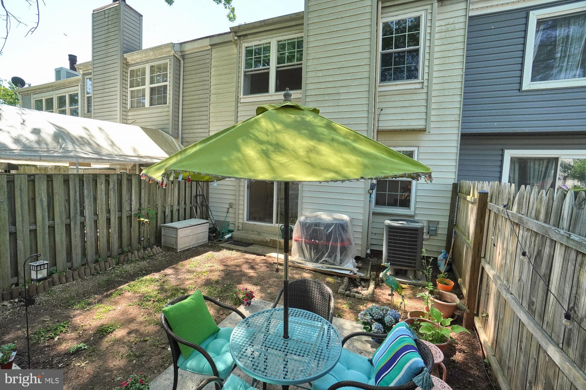 17478 Hoskinson Road Poolesville, MD 20837 - Photo 4 of 51 Private backyard