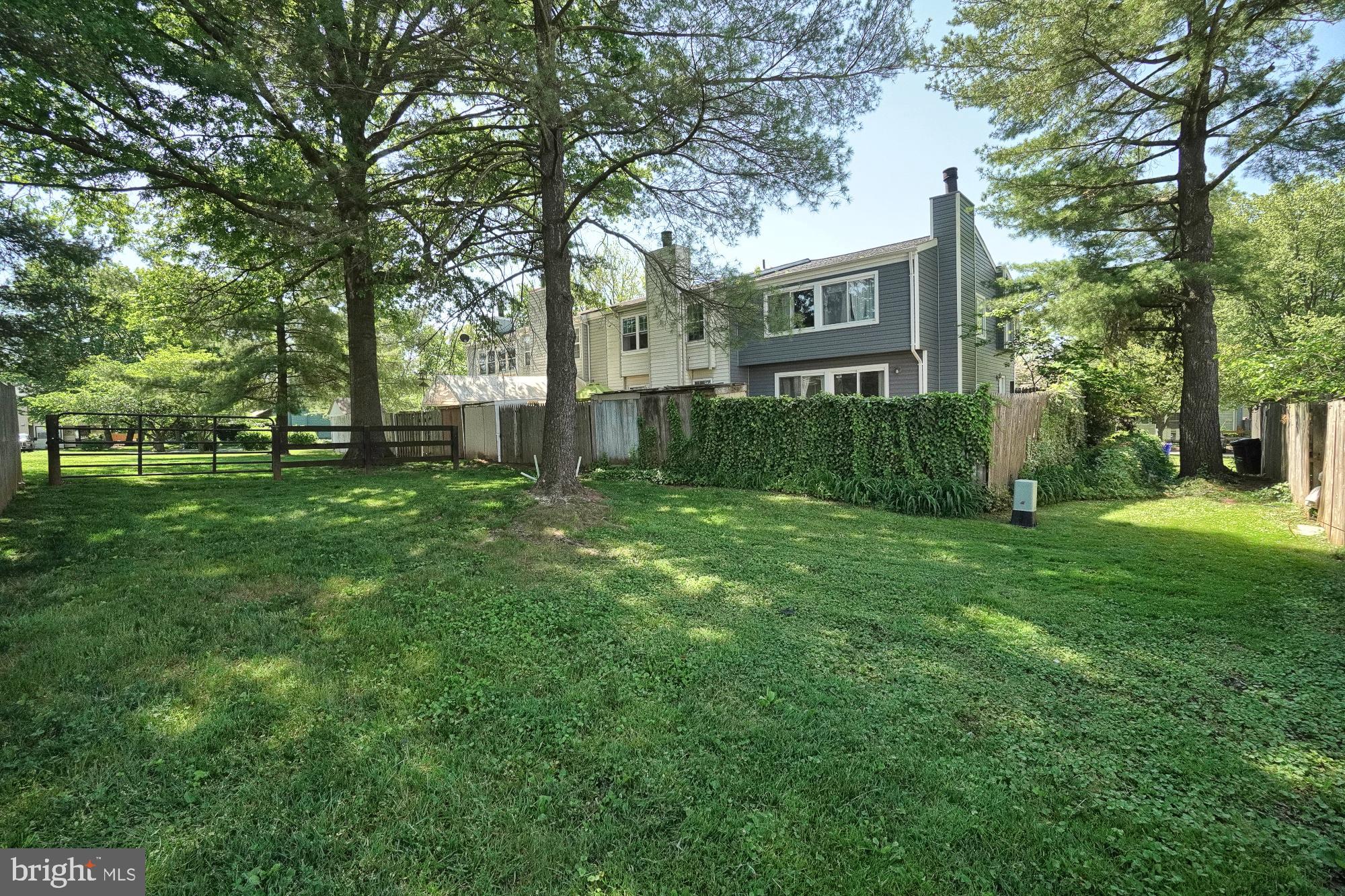 17478 Hoskinson Road Poolesville, MD 20837 - Photo 8 of 51 Backs to common area......