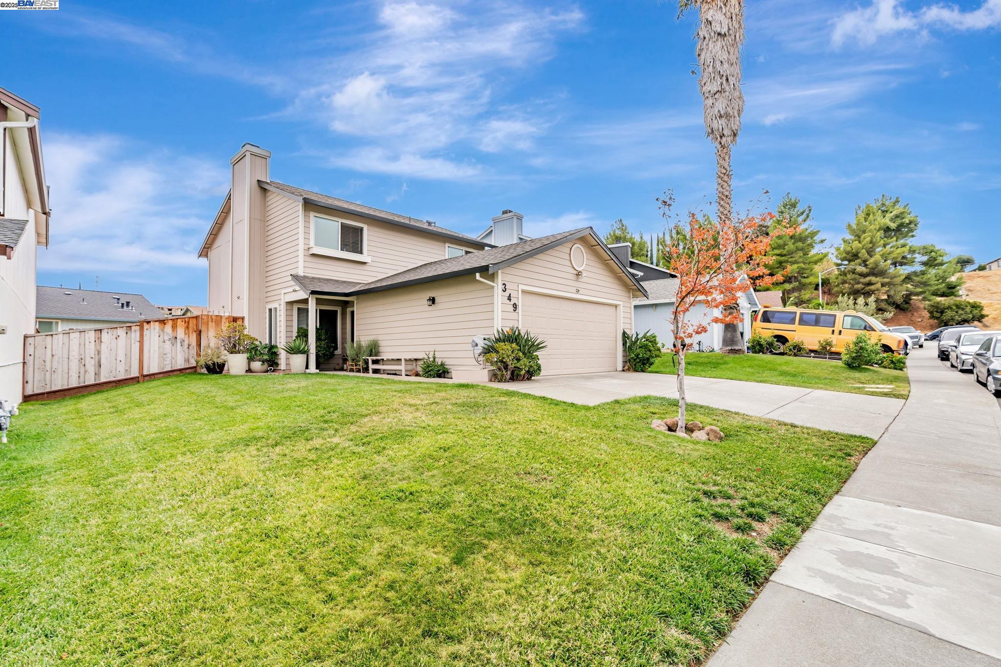 a view of a house with backyard and garden