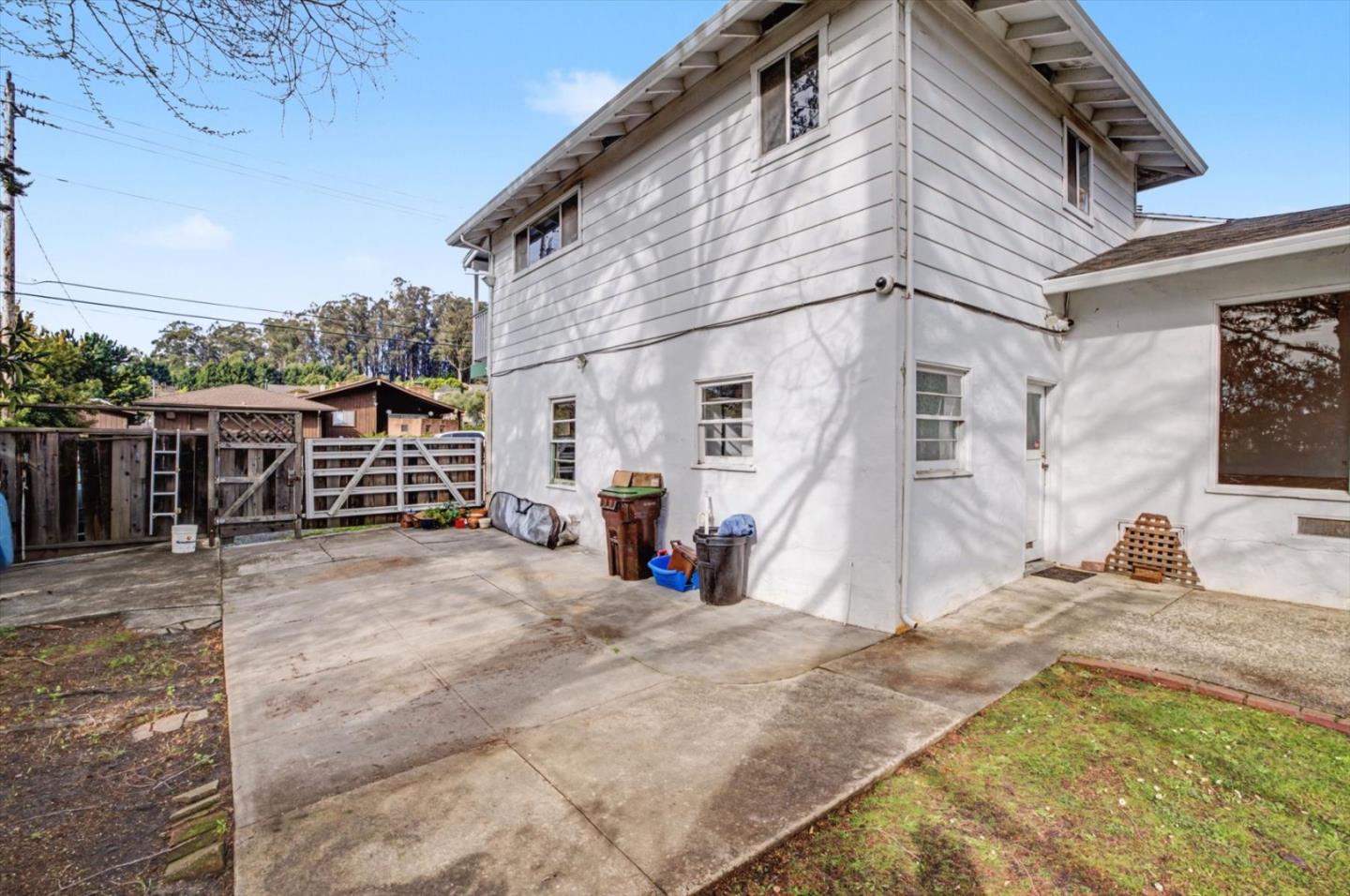416 Spring Street Santa Cruz, CA 95060 - Photo 25 of 28 a view of a house with a patio