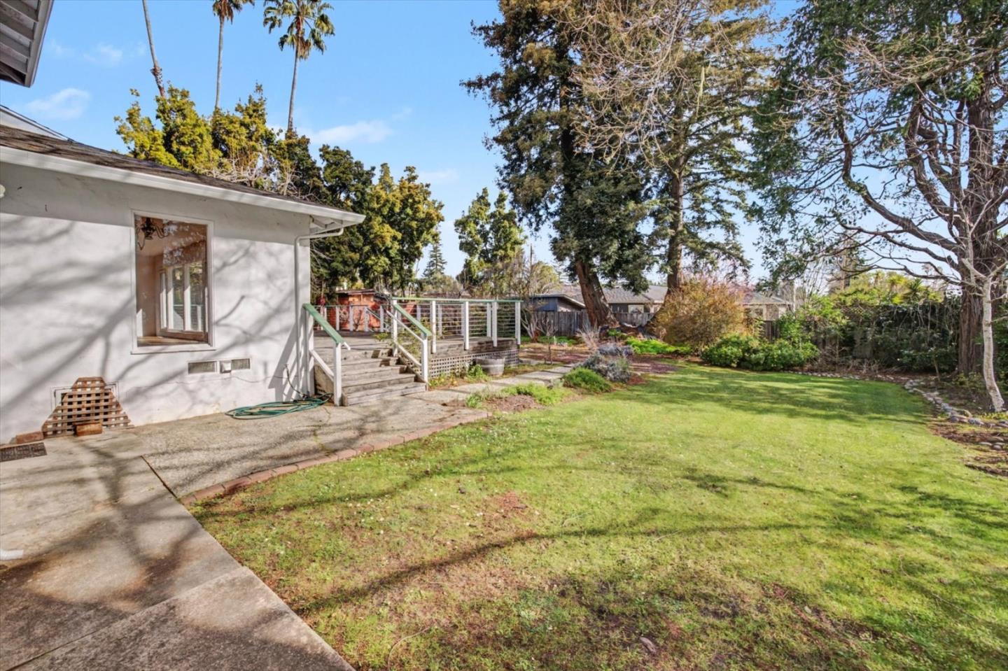 416 Spring Street Santa Cruz, CA 95060 - Photo 7 of 28 a view of a volley ball court