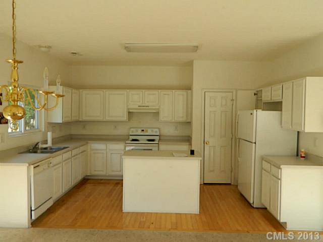 6014 Raisin Tree Lane Charlotte, NC 28215 - Photo 3 of 9 Gallery Image 3