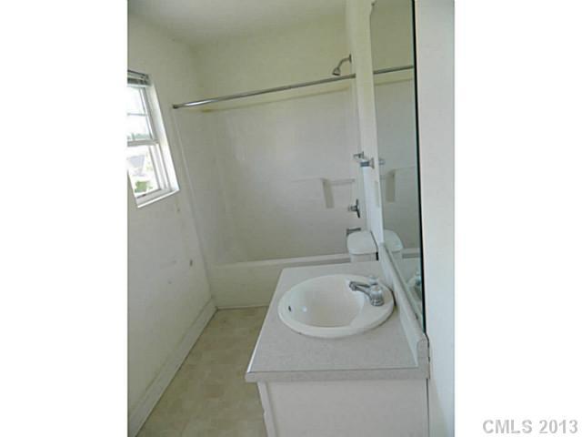 6014 Raisin Tree Lane Charlotte, NC 28215 - Photo 5 of 9 Gallery Image 5