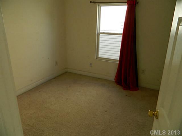 6014 Raisin Tree Lane Charlotte, NC 28215 - Photo 6 of 9 Gallery Image 6