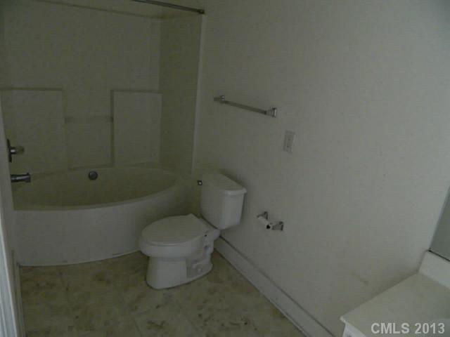 6014 Raisin Tree Lane Charlotte, NC 28215 - Photo 8 of 9 Gallery Image 8