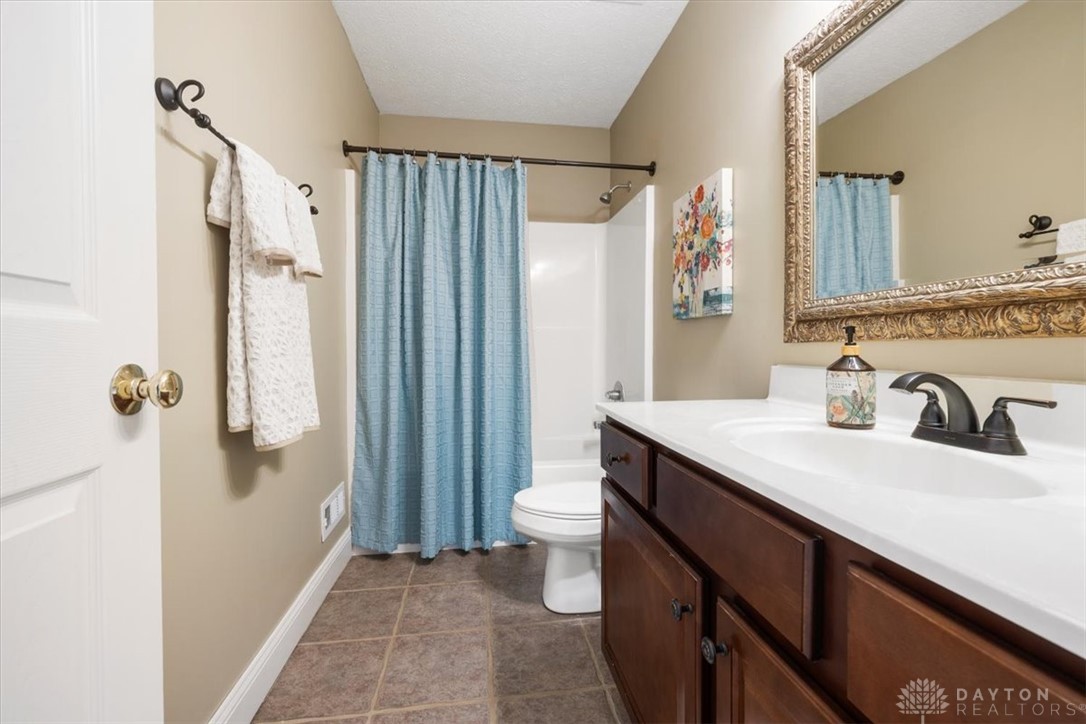 841 Willow Road Springfield, OH 45502 - Photo 27 of 64 This functional bathroom features a single vanity, a toilet, and a combination shower/tub.
