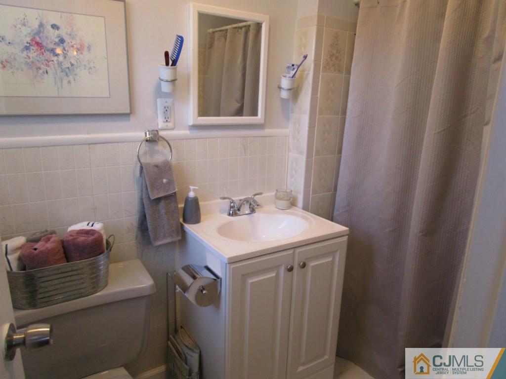 17 University Road East Brunswick, NJ 08816 - Photo 16 of 24 Gallery Image 16