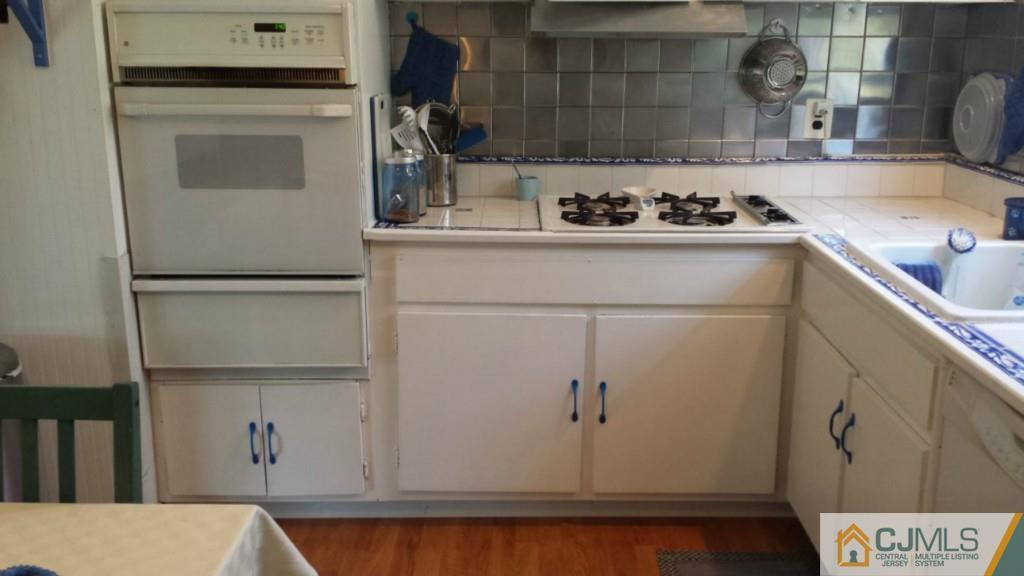 17 University Road East Brunswick, NJ 08816 - Photo 5 of 24 Gallery Image 5
