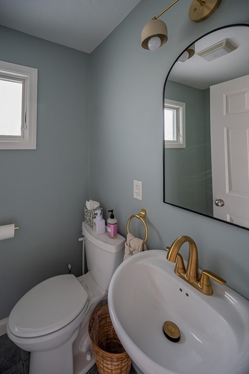 10 Richards Road Weymouth, MA 02189 - Photo 14 of 40