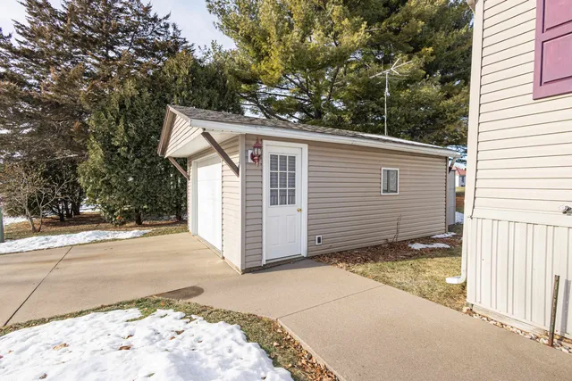 $129,900 | 623 South Jackson Street, Cuba City, WI 53807