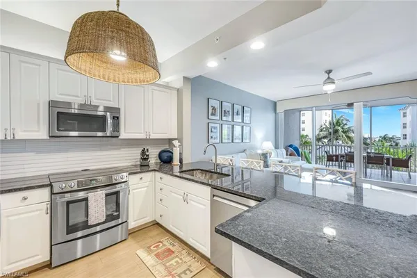 $3,000 | 470 Launch Circle, Unit 403, Naples, FL 34108