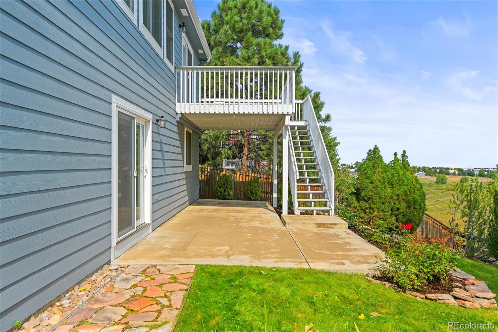 10230 Rustic Redwood Way Highlands Ranch, CO 80126 - Photo 41 of 50 a view of a backyard with a garden
