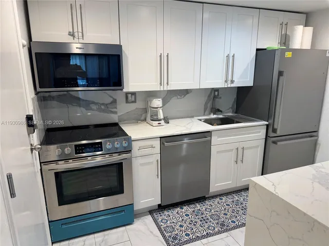 $2,450 | 300 Sunrise Drive, Unit 3H, Key Biscayne, FL 33149
