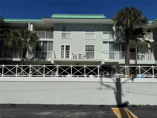 $2,450 | 300 Sunrise Drive, Unit 3H, Key Biscayne, FL 33149