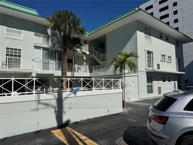 $2,450 | 300 Sunrise Drive, Unit 3H, Key Biscayne, FL 33149