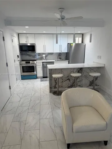 $2,450 | 300 Sunrise Drive, Unit 3H, Key Biscayne, FL 33149