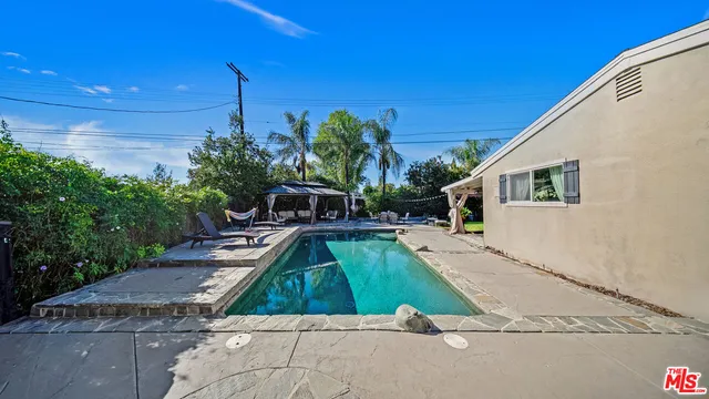 a view of a back yard of the house