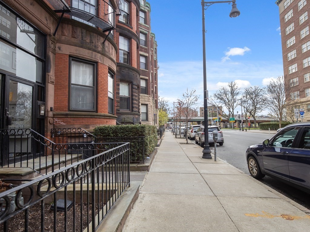 527-529 Beacon Street Boston, MA 02215 - Photo 3 of 7