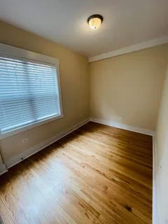 $2,700 | 7408 North Hoyne Avenue, Unit 3, Chicago, IL 60645