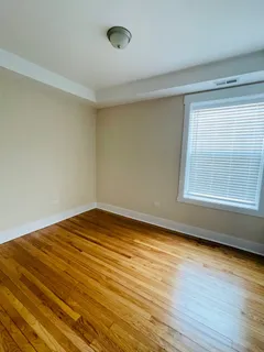 $2,700 | 7408 North Hoyne Avenue, Unit 3, Chicago, IL 60645