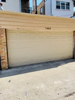 $2,700 | 7408 North Hoyne Avenue, Unit 3, Chicago, IL 60645