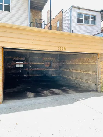 $2,700 | 7408 North Hoyne Avenue, Unit 3, Chicago, IL 60645