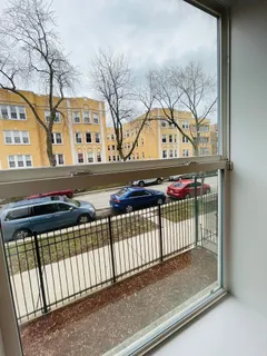 $2,700 | 7408 North Hoyne Avenue, Unit 3, Chicago, IL 60645