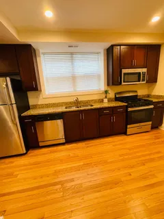 $2,700 | 7408 North Hoyne Avenue, Unit 3, Chicago, IL 60645