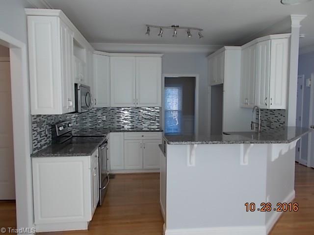 1902 Ridge Oaks Court Oak Ridge, NC 27310 - Photo 10 of 19