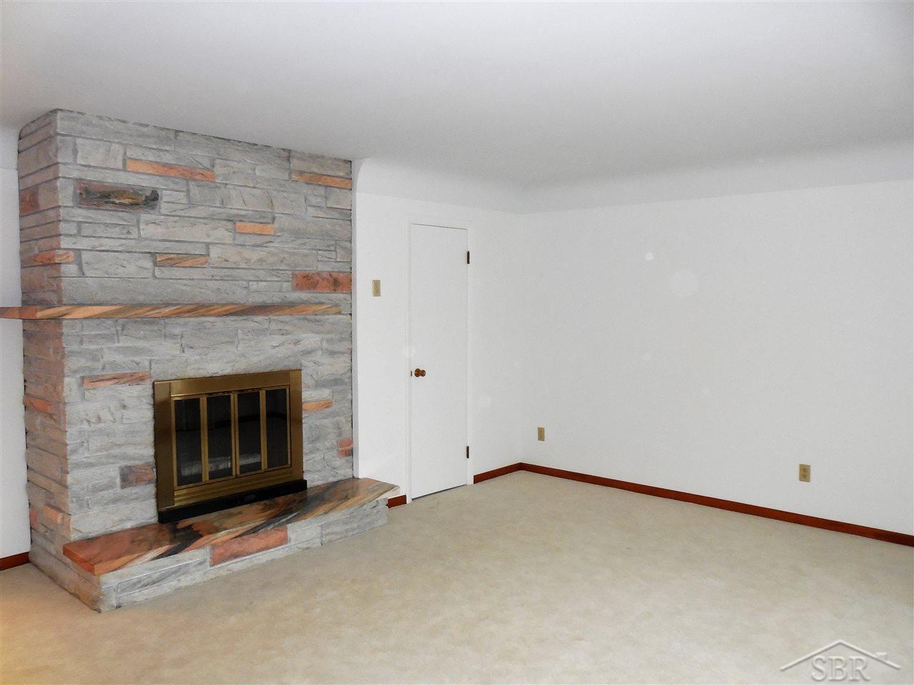 1574 South Beyer Road Saginaw, MI 48601 - Photo 3 of 33 31266670-2.JPG