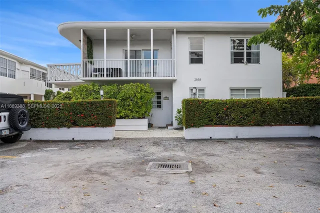 $495,000 | 2858 Pine Tree Drive, Unit 5, Miami Beach, FL 33140