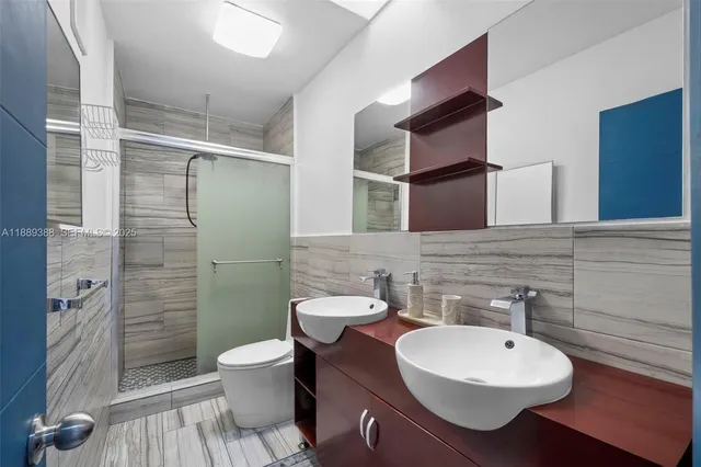 $495,000 | 2858 Pine Tree Drive, Unit 5, Miami Beach, FL 33140