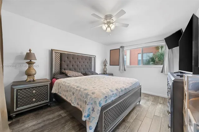 $495,000 | 2858 Pine Tree Drive, Unit 5, Miami Beach, FL 33140