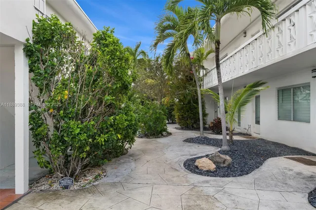 $495,000 | 2858 Pine Tree Drive, Unit 5, Miami Beach, FL 33140
