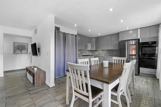 $495,000 | 2858 Pine Tree Drive, Unit 5, Miami Beach, FL 33140