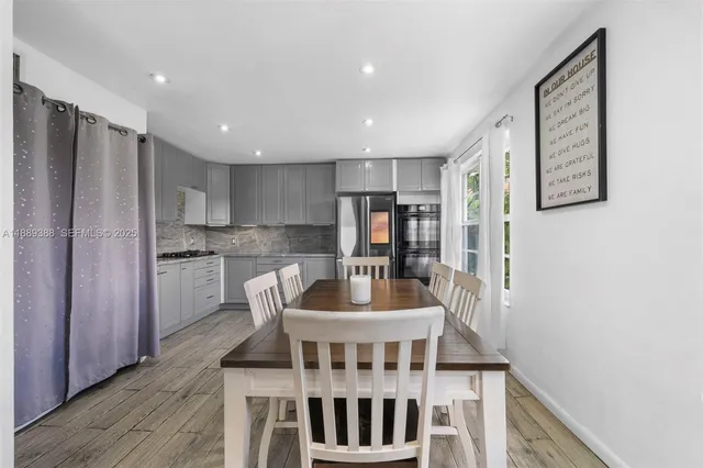 $495,000 | 2858 Pine Tree Drive, Unit 5, Miami Beach, FL 33140