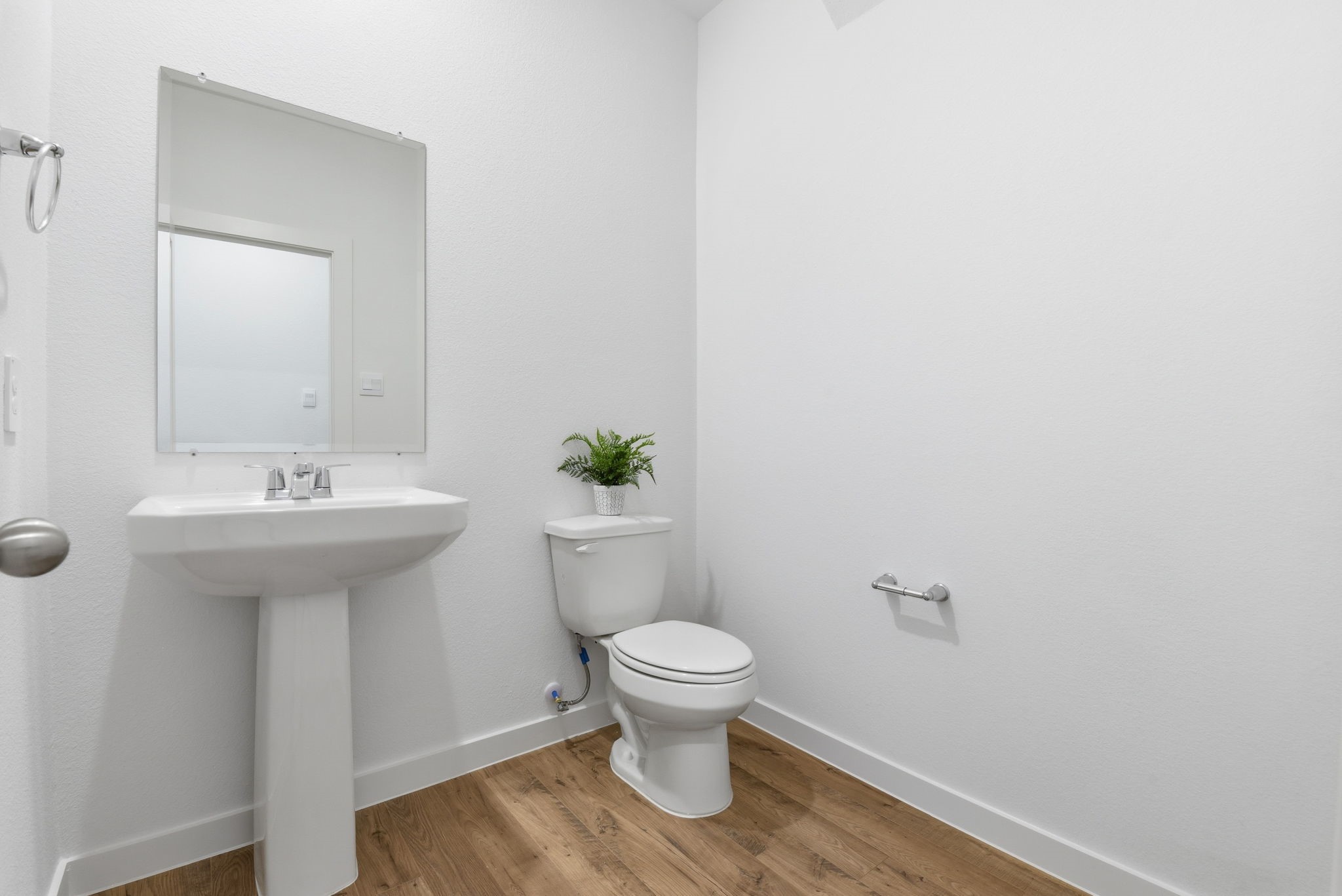 3534 Blue Mockingbird Street Katy, TX 77494 - Photo 9 of 39 Half bathroom located on the first floor.